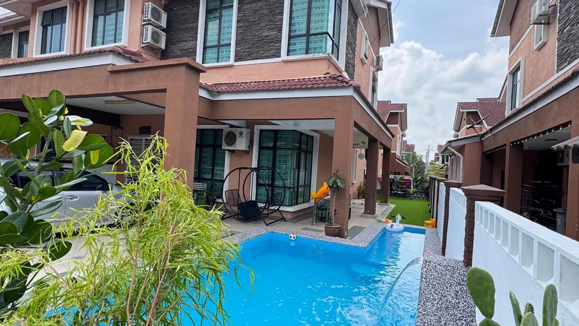 Cahaya Melissa Homestay Private Pool contacts